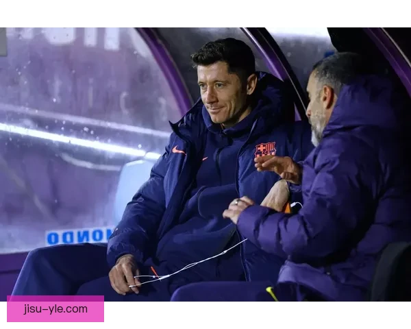 莱万观望巴萨续约火焰成备选