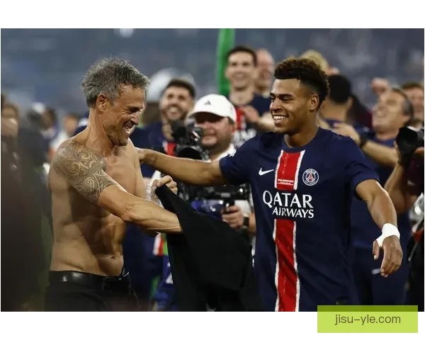 恩里克盛赞杜埃与众不同表现超群